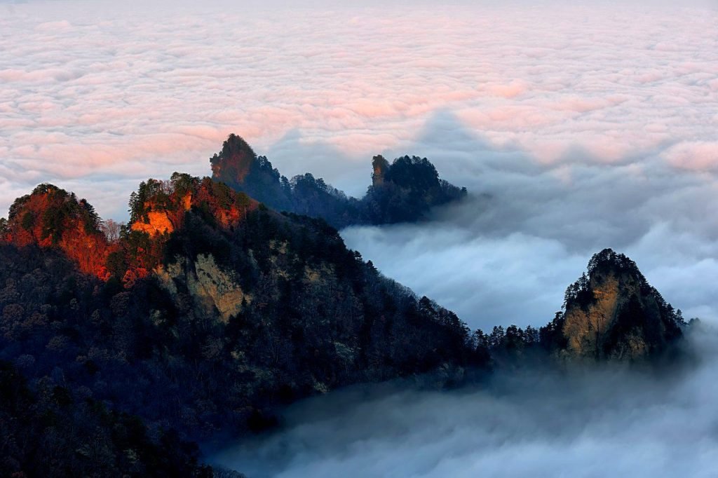 aerial view of the wudang mountain china is shown in the image